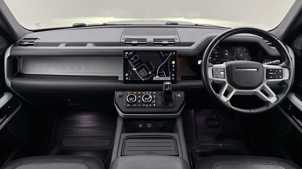 Land Rover Defender 110 Image 12