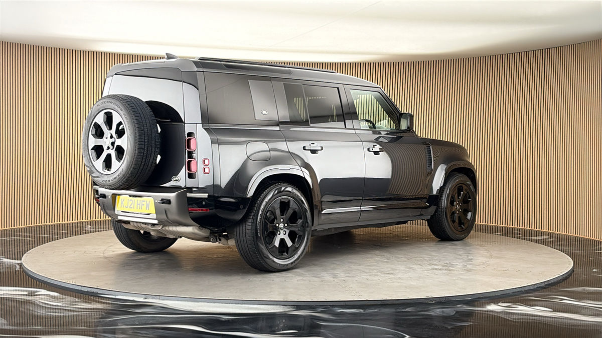 Land Rover Defender 110 Image 21