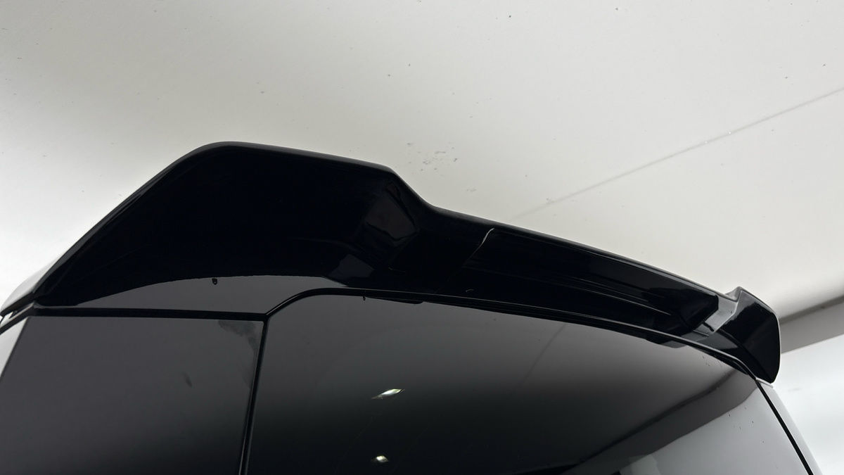 Land Rover Defender 130 Image 27