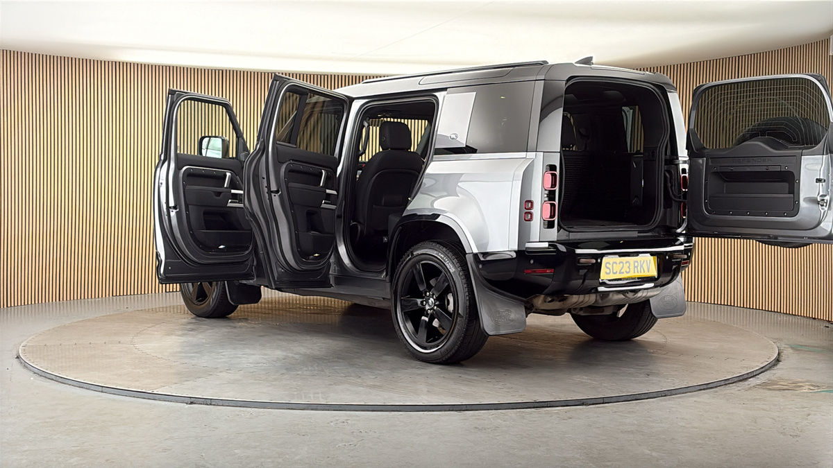 More views of Land Rover Defender 110