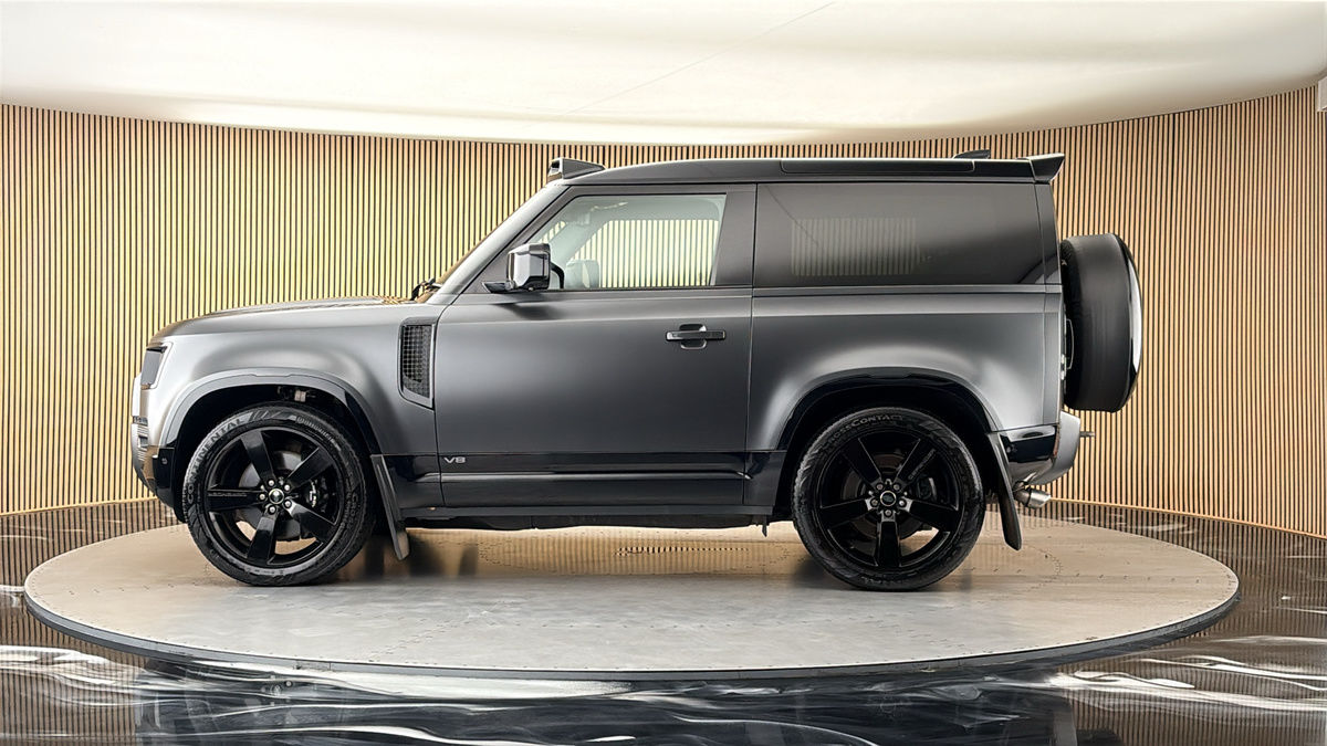 More views of Land Rover Defender 90