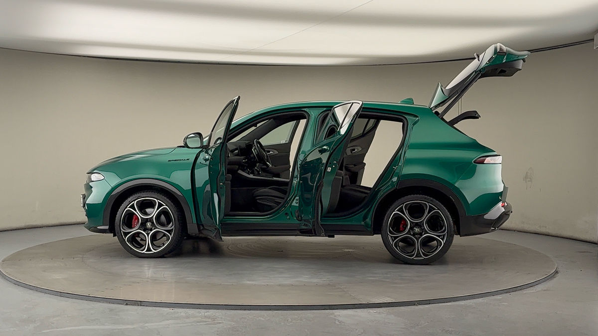 More views of Alfa Romeo Tonale