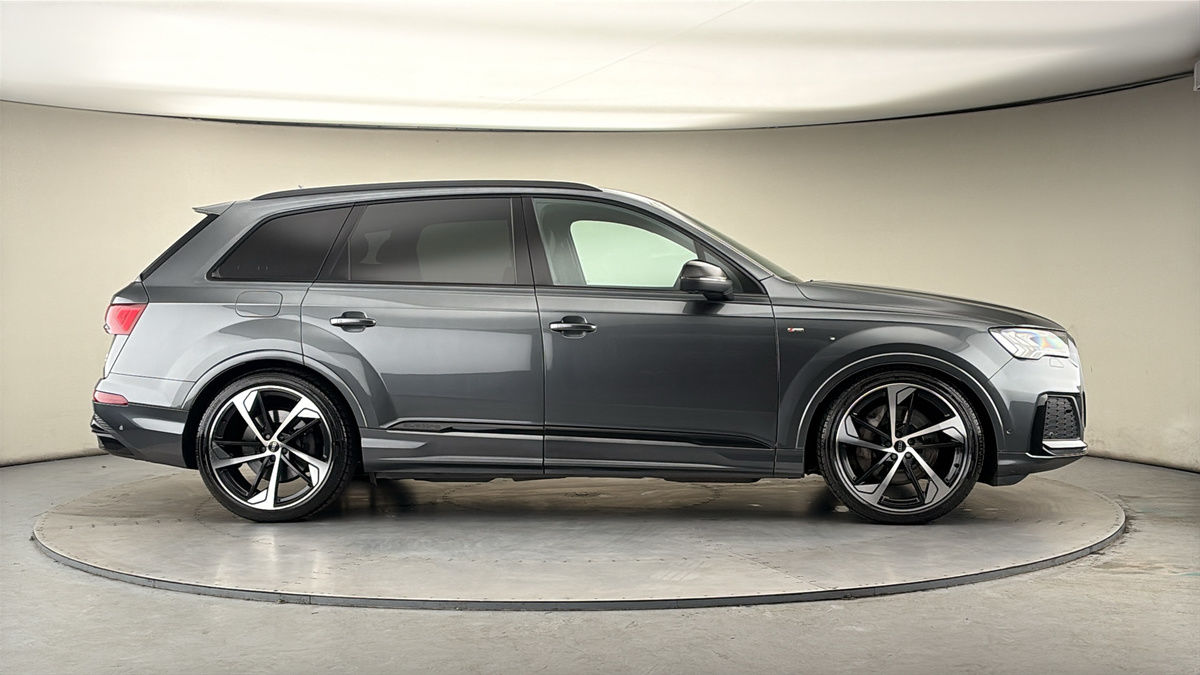 More views of Audi Q7