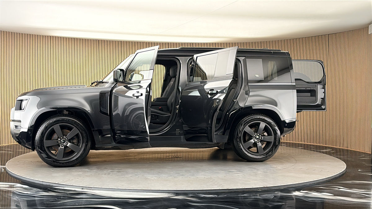 More views of Land Rover Defender 110