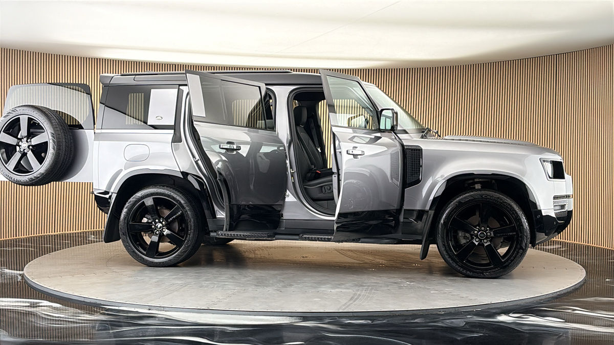 More views of Land Rover Defender 110