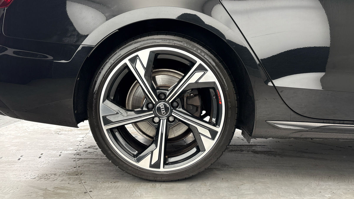 Audi A4 Avant Image 10