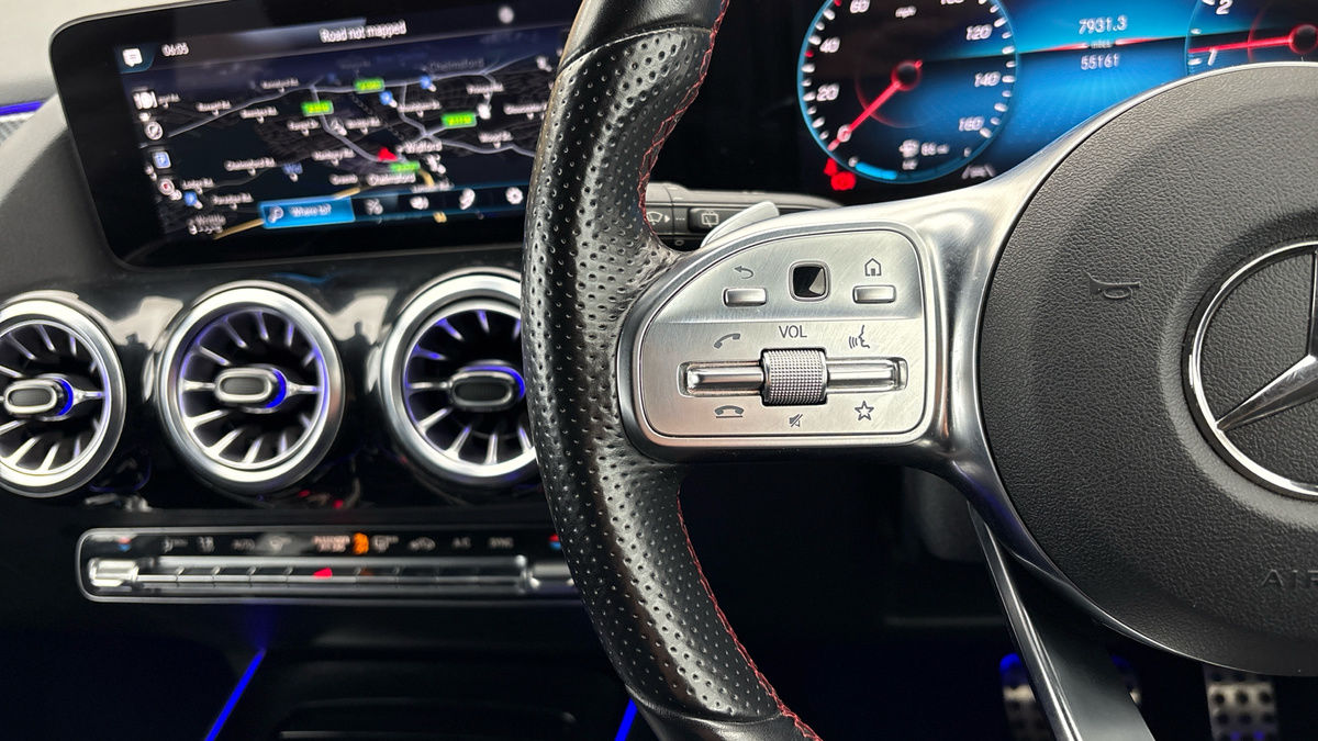 Mercedes-Benz GLA Image 13