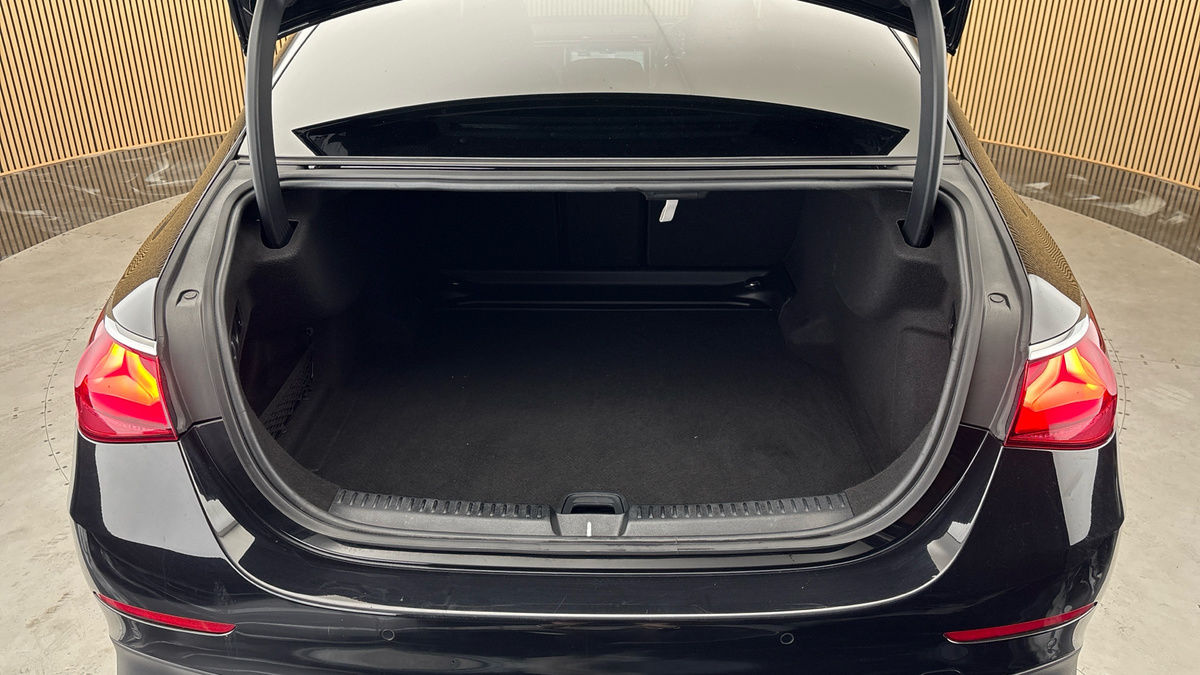 Mercedes-Benz E Class Image 11