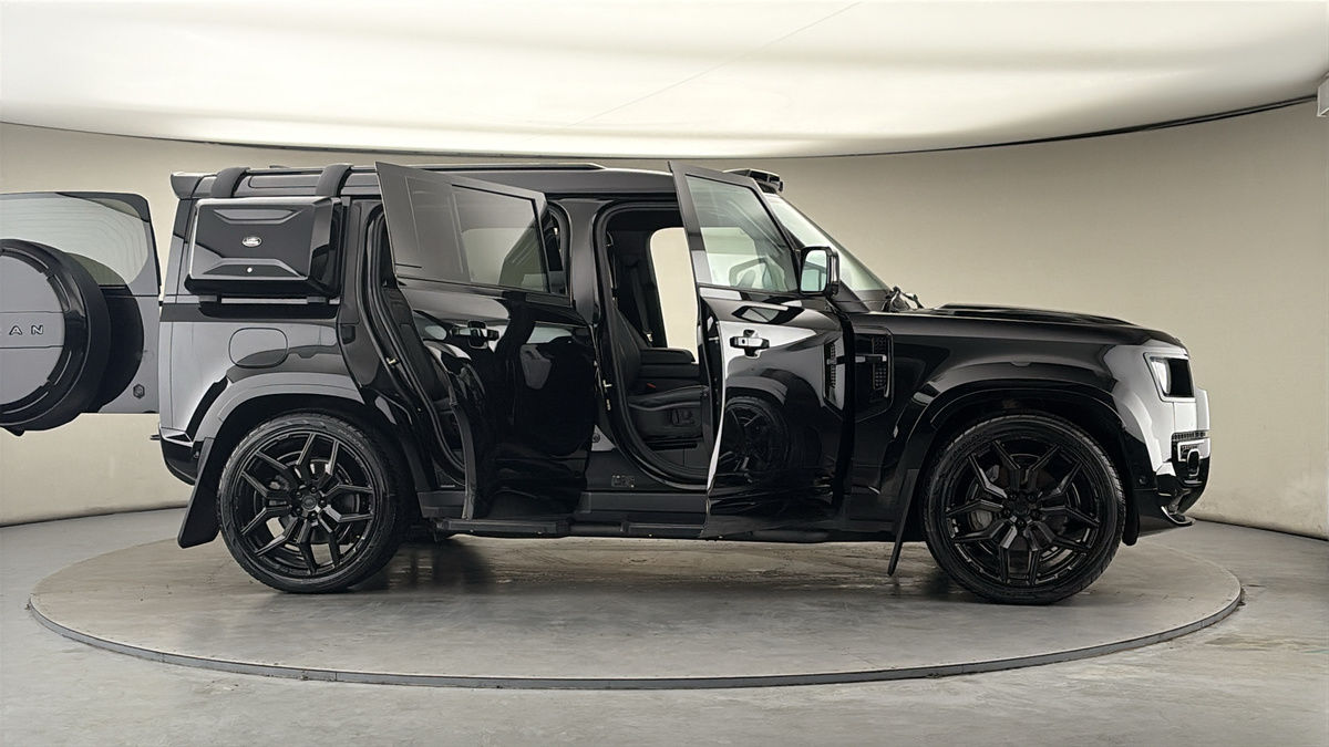 More views of Land Rover Defender 110