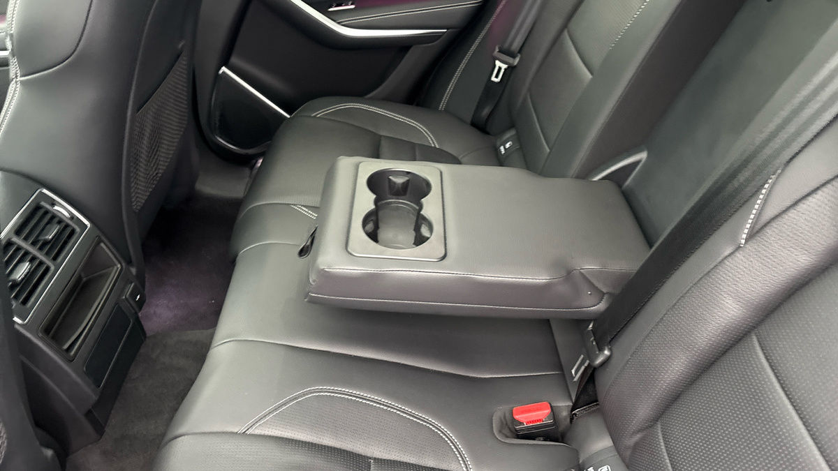 Jaguar F-PACE Image 9