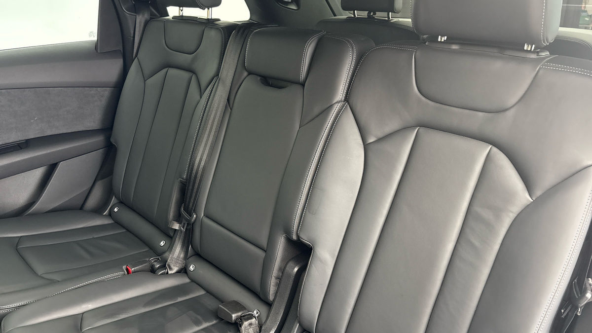 Audi Q7 Image 8
