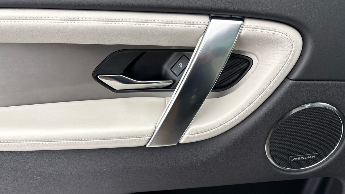 Land Rover Discovery Sport Image 19