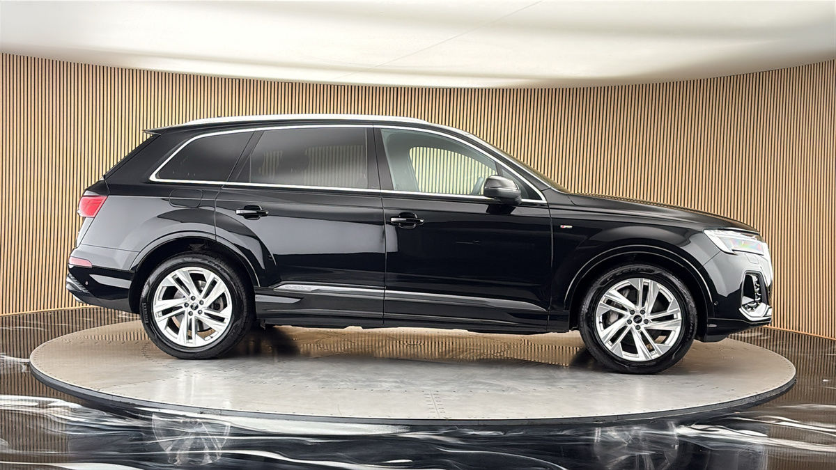 More views of Audi Q7
