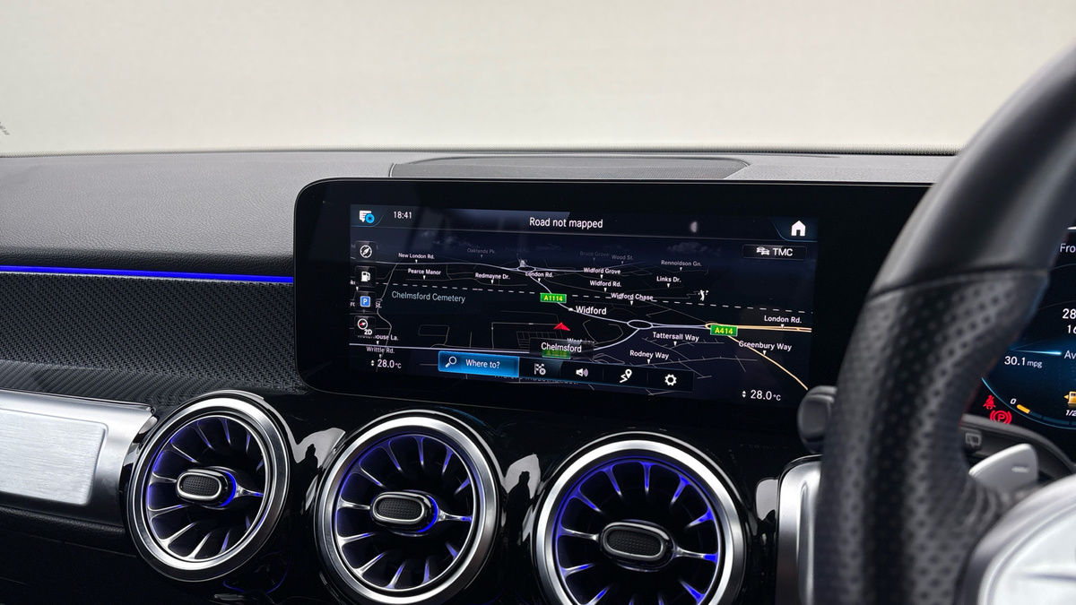 Mercedes-Benz GLB Image 17