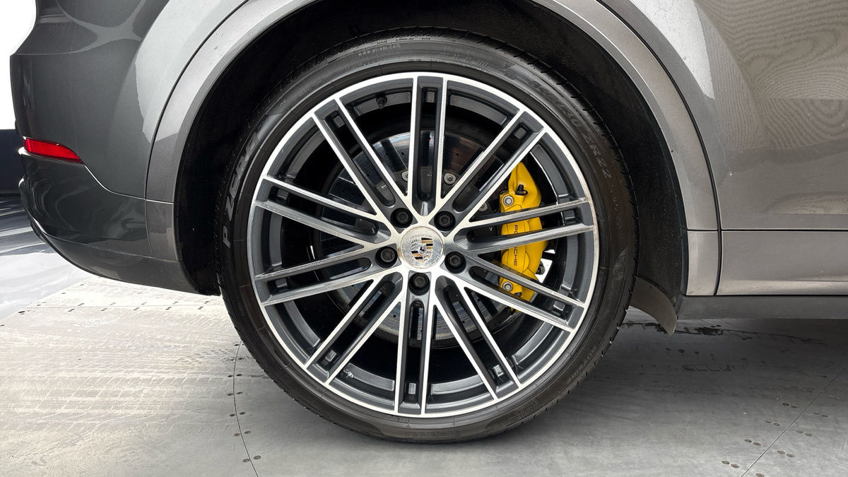 Porsche Cayenne Image 10