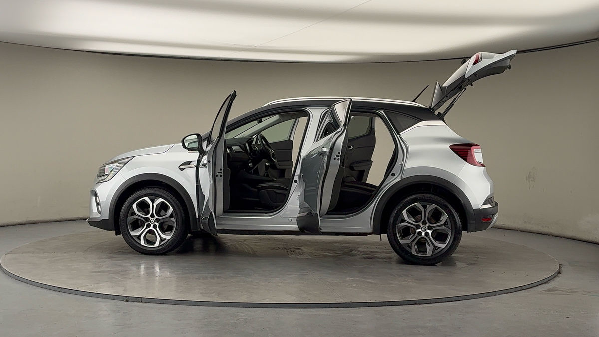 More views of Renault CAPTUR