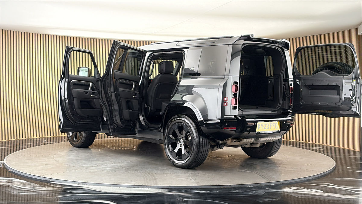 More views of Land Rover Defender 110