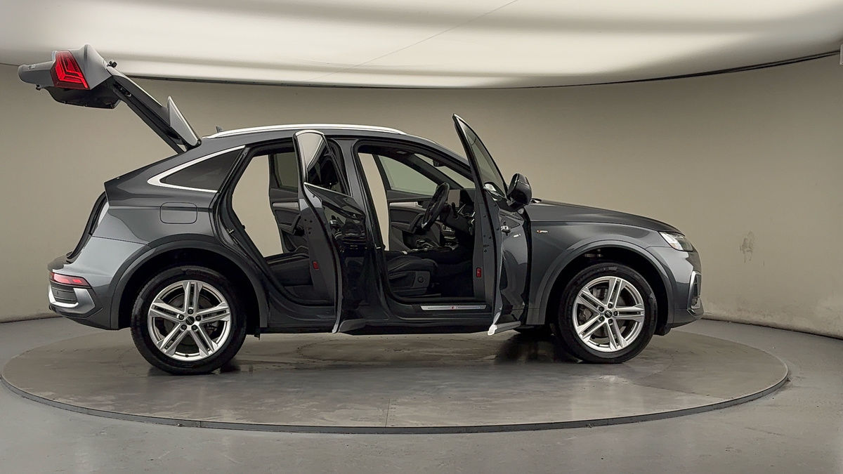 More views of Audi Q5