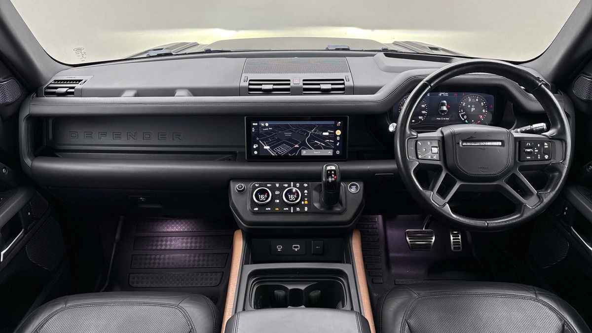 Land Rover Defender 110 Image 12