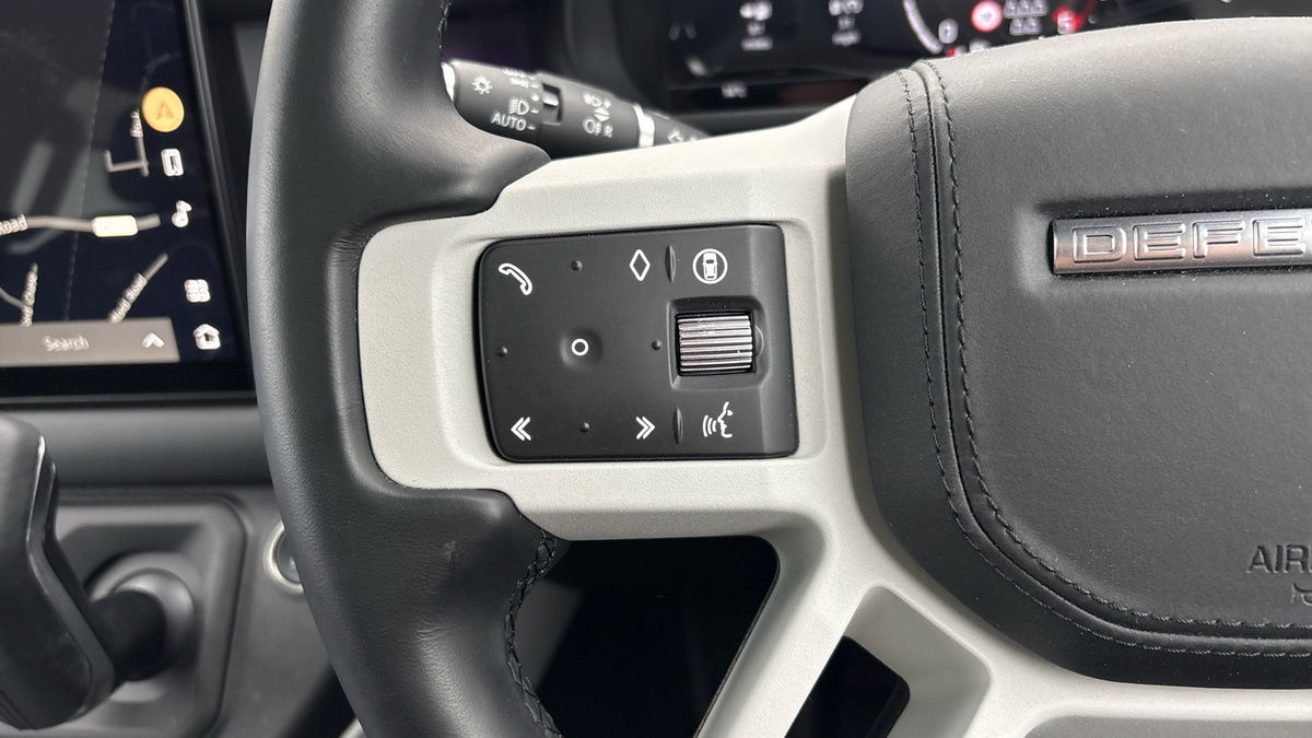 Land Rover Defender 110 Image 13