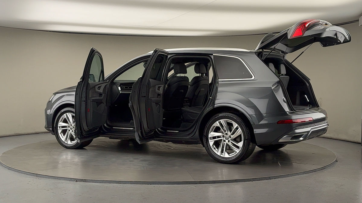 More views of Audi Q7