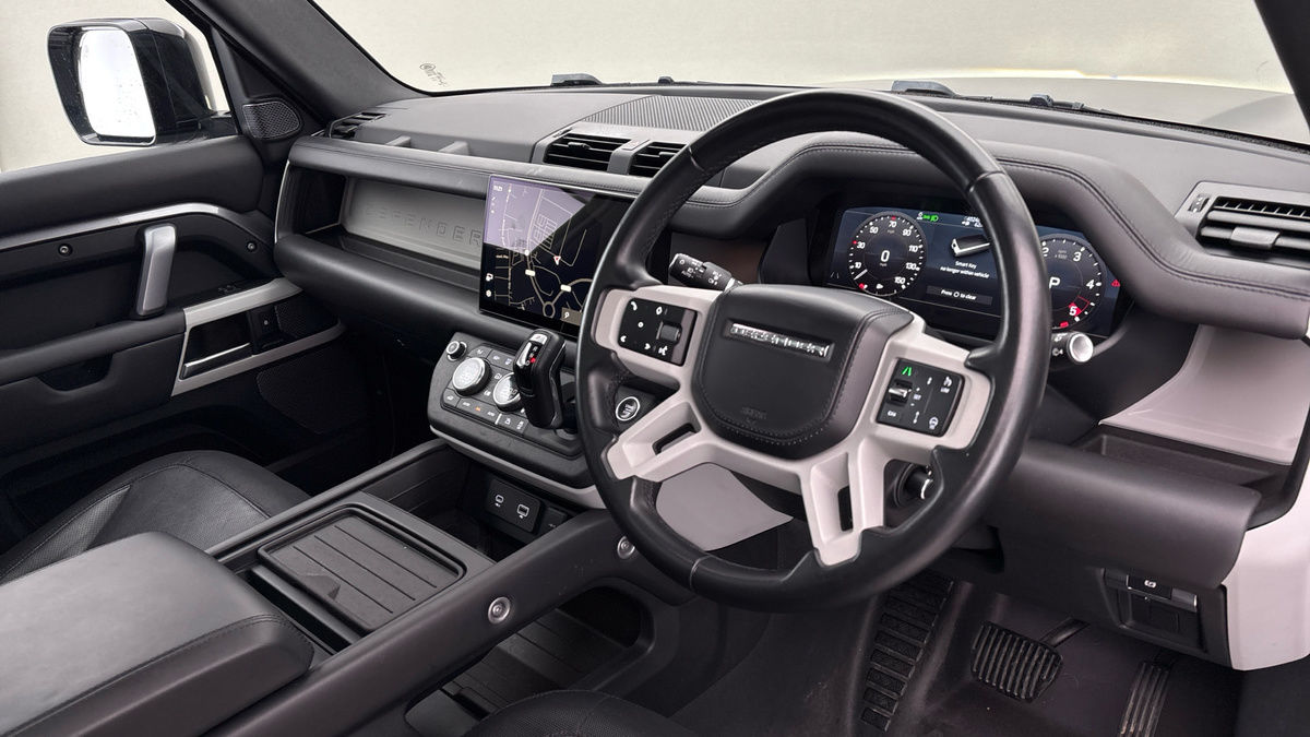 Land Rover Defender 110 Image 5