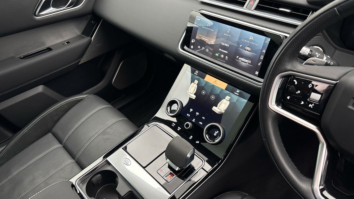 Land Rover Range Rover Velar Image 18