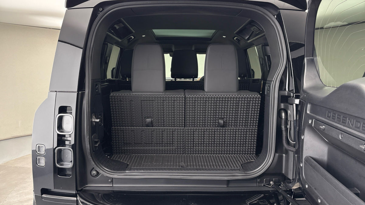Land Rover Defender 110 Urban Image 11