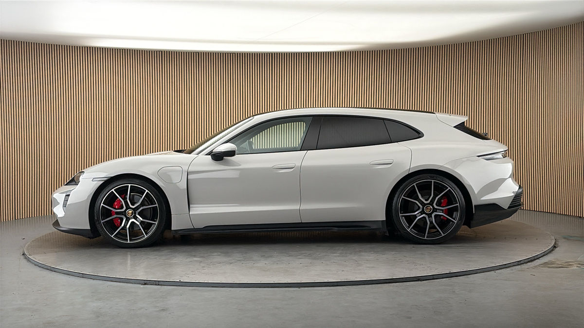Porsche Taycan Image 15
