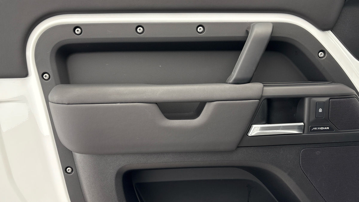 Land Rover Defender 90 Image 19