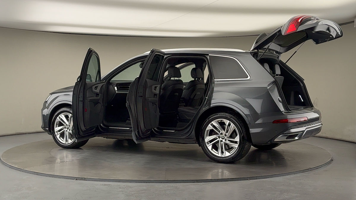 More views of Audi Q7