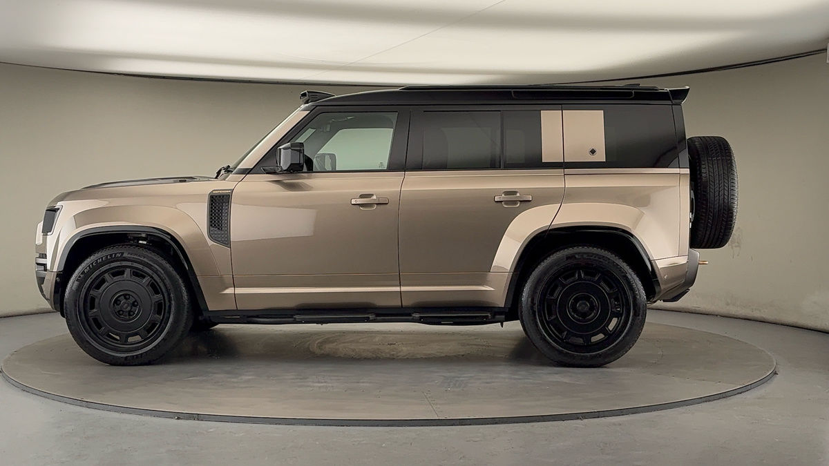 Land Rover Defender 110 Urban Image 15