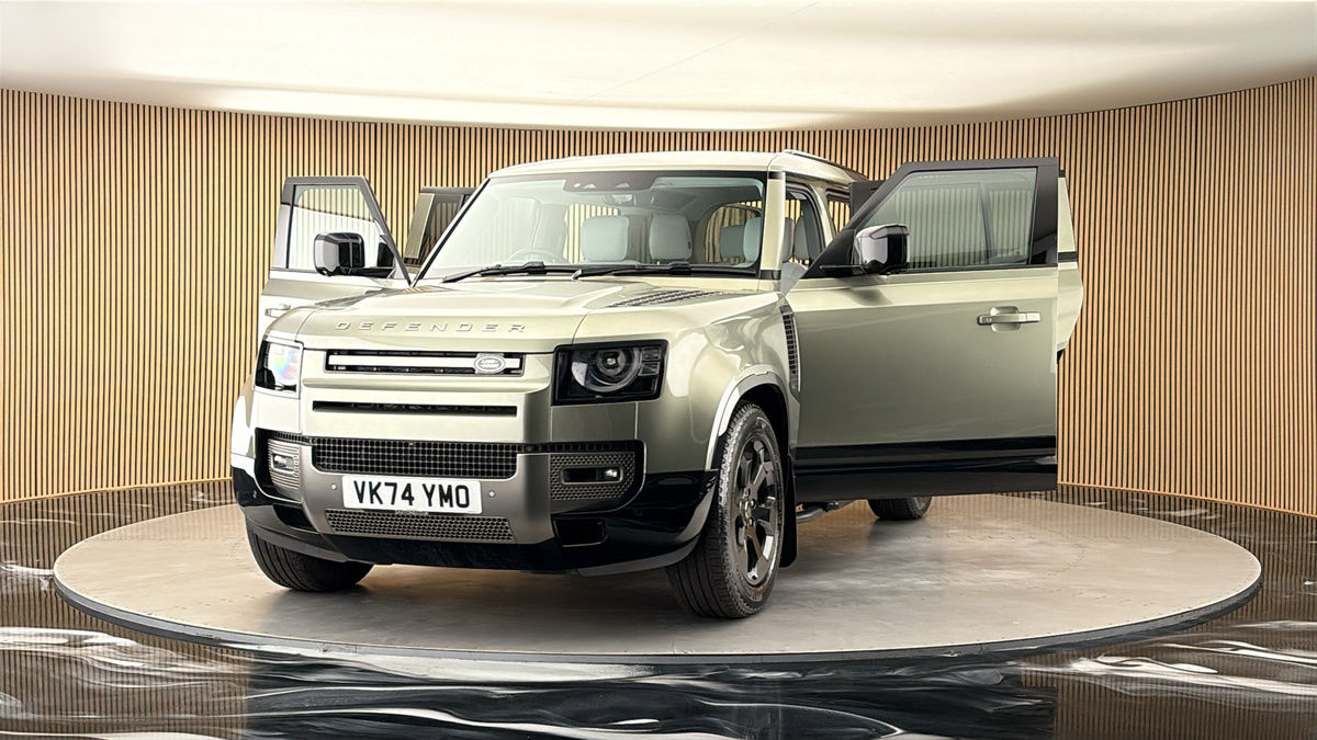More views of Land Rover Defender 110