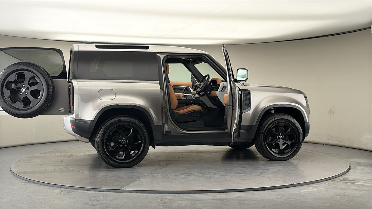 More views of Land Rover Defender 90