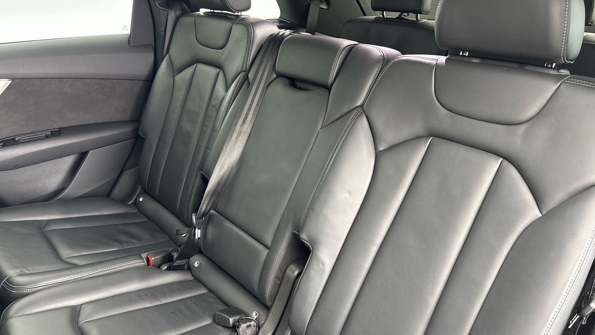 Audi Q7 Image 8