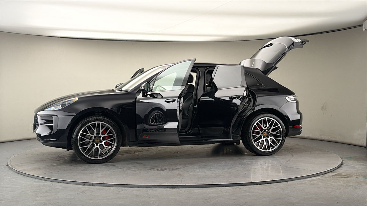 More views of Porsche Macan