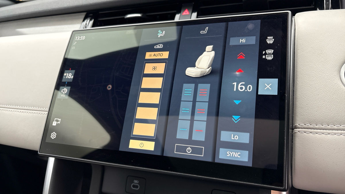 Land Rover Discovery Sport Image 30