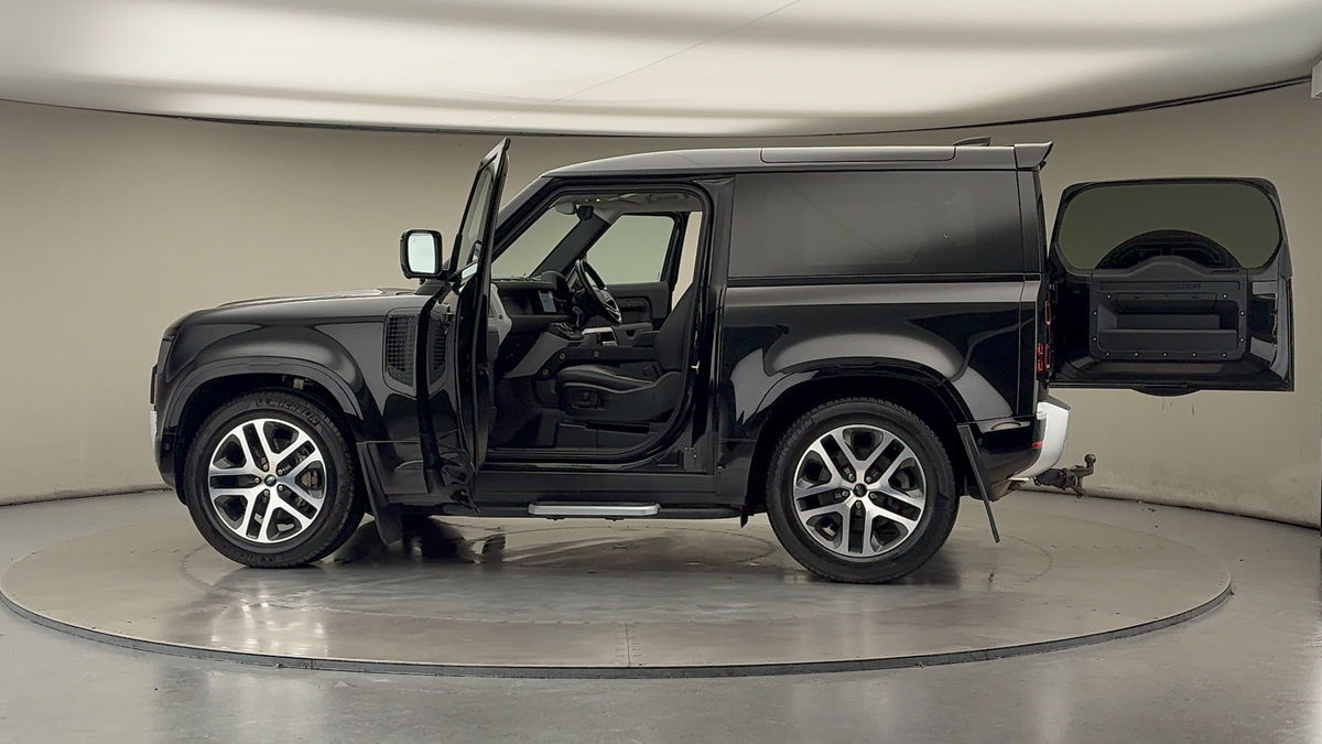 More views of Land Rover Defender 90