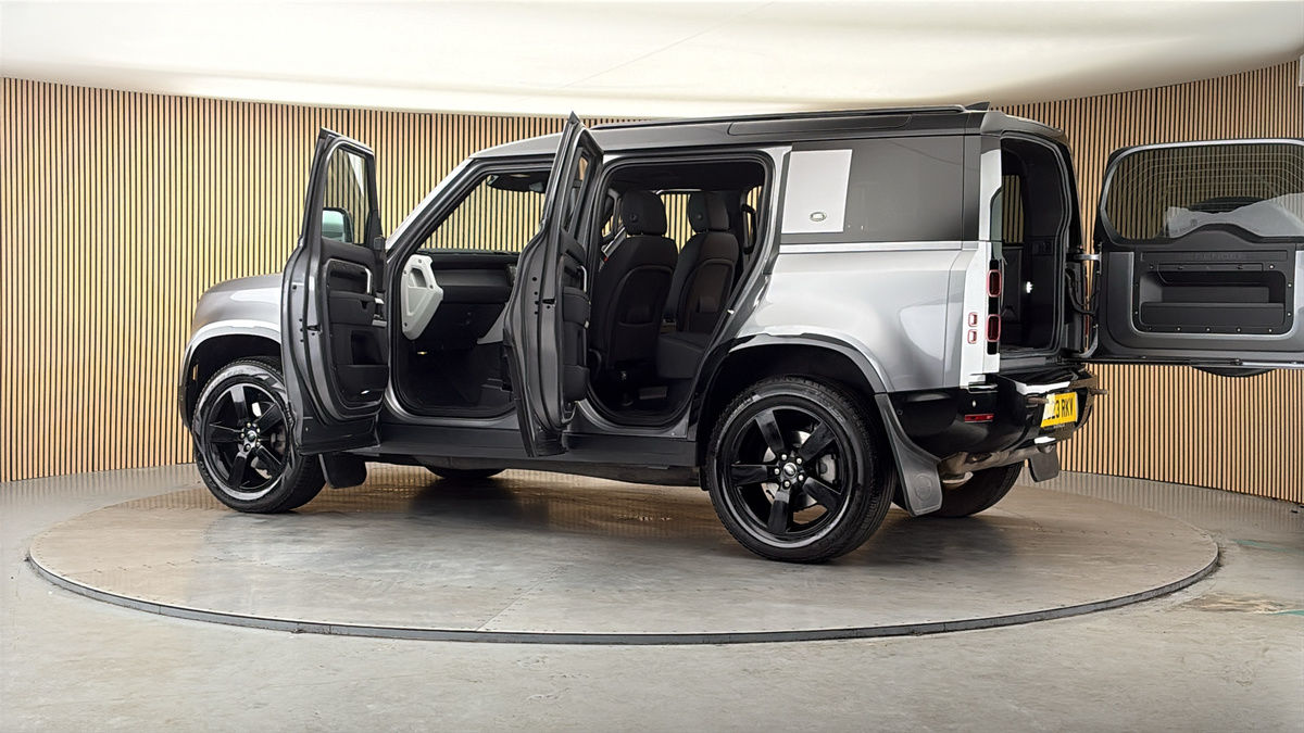 More views of Land Rover Defender 110
