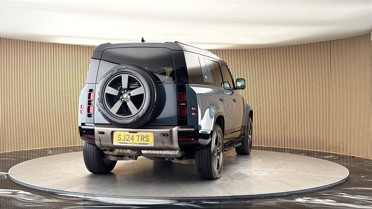 More views of Land Rover Defender 110