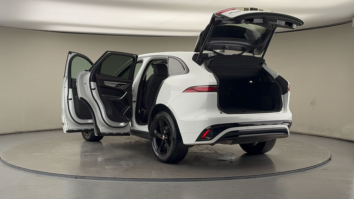 Jaguar F-PACE Image 23