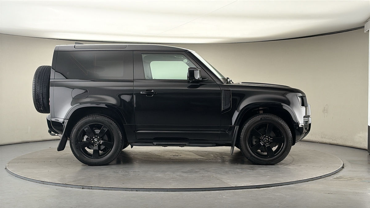 Land Rover Defender 90 Image 16