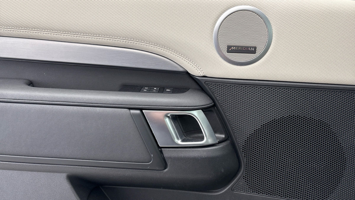 Land Rover Discovery Image 19