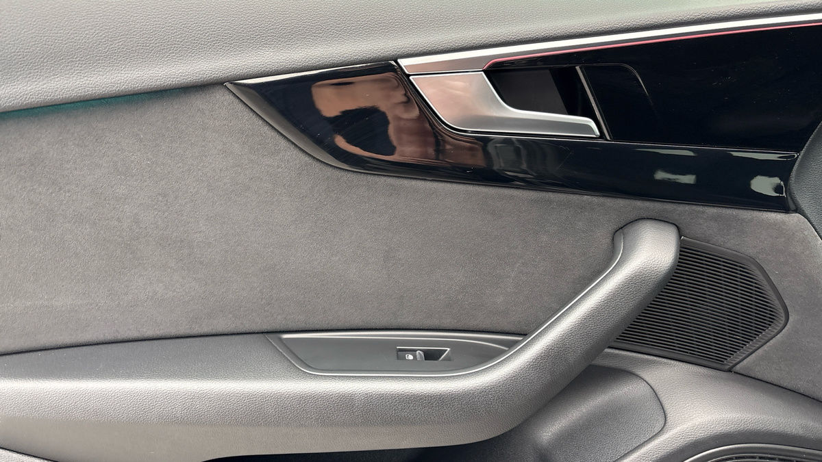 Audi A4 Avant Image 19