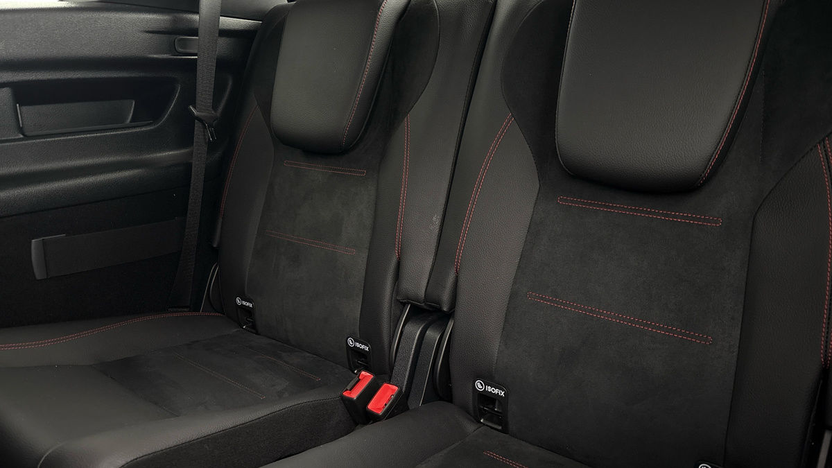 Mercedes-Benz GLB Image 25