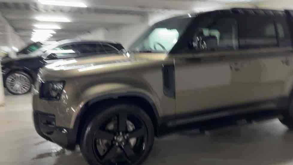 More views of Land Rover Defender 110