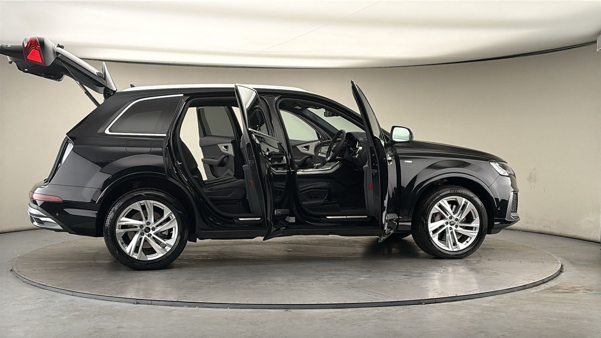 More views of Audi Q7