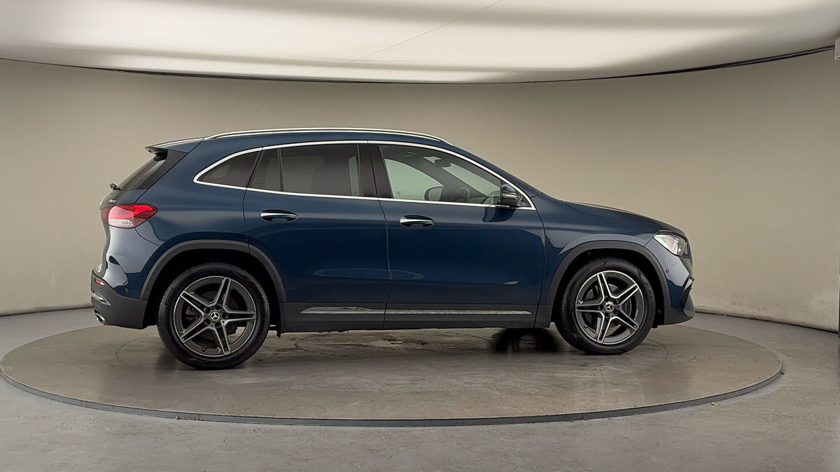 More views of Mercedes-Benz GLA