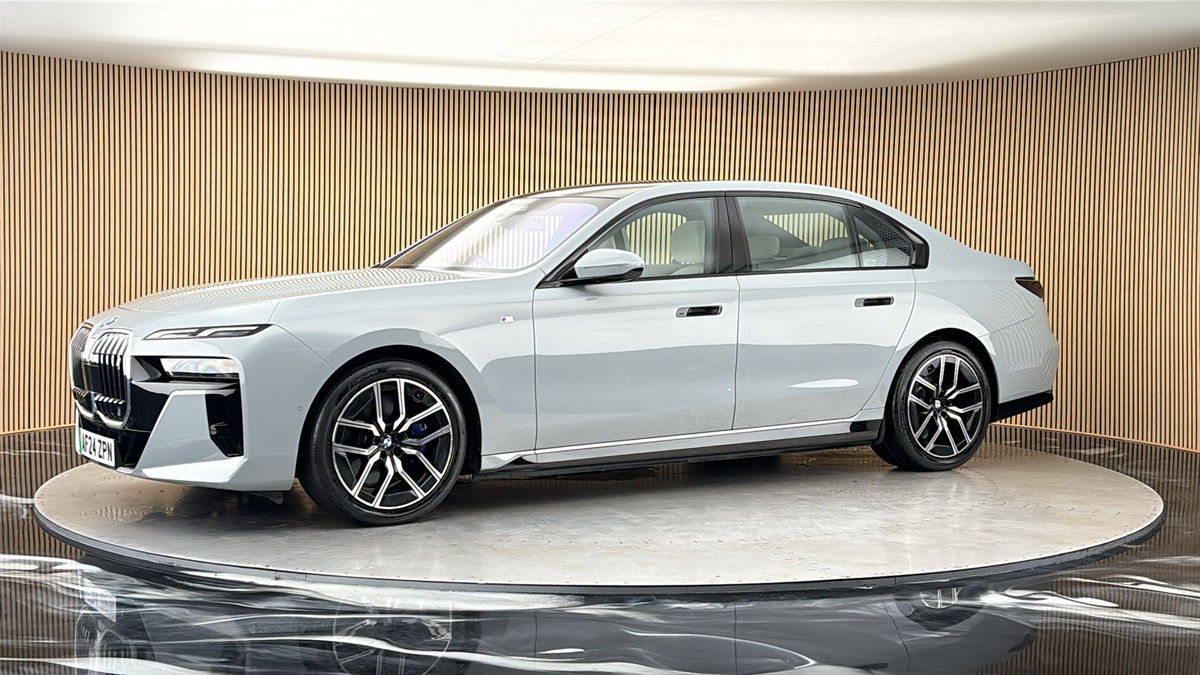 More views of BMW i7