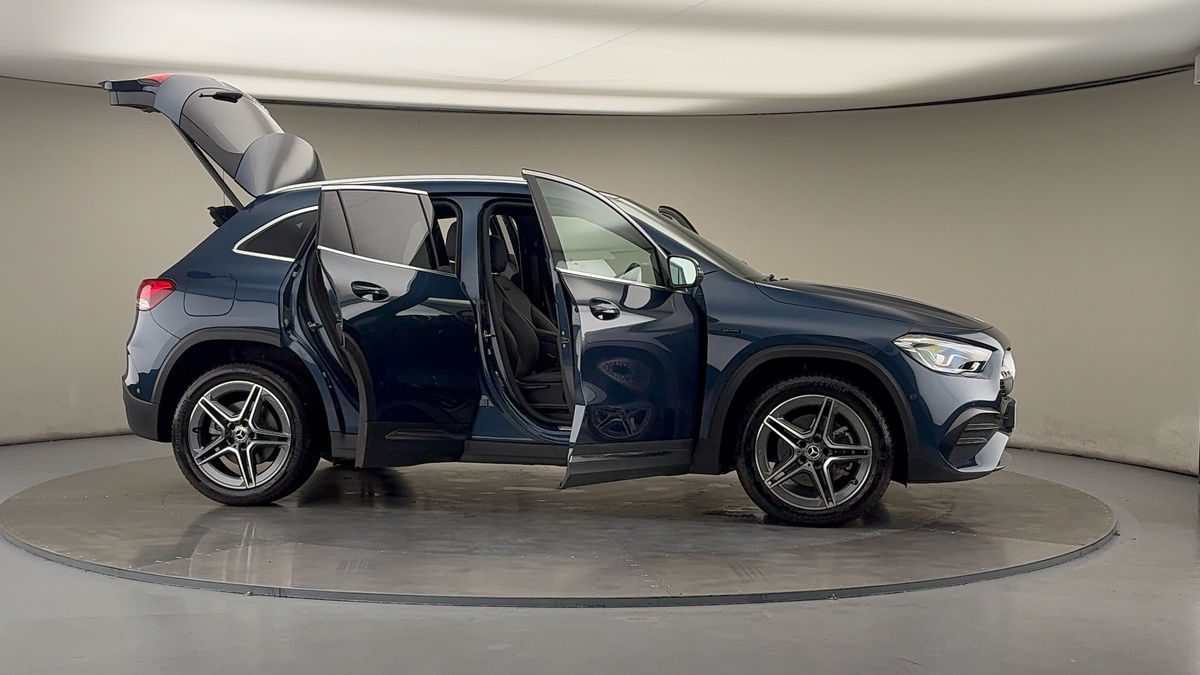 More views of Mercedes-Benz GLA
